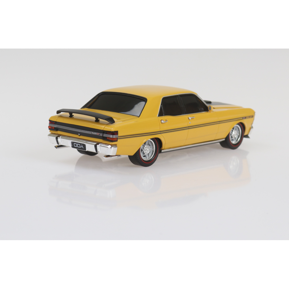 1:24 Yellow Ochre Ford XY GTHO Spectra Rides Light Up - Plastic