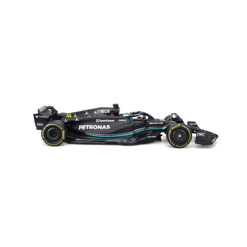 Bburago F1 1:24 Mercedes W14 - George Russell #63 2023 Model in Showcase (#43628028R)