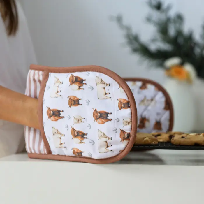 Cook's Companion Highland Cow Oven Mitt