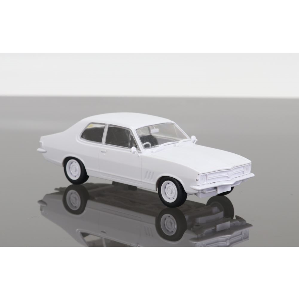 DDA Collectibles 1:24 LC Torana GTR Plastic Model Kit